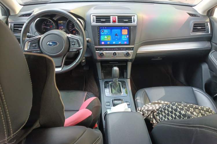 Used Subaru Legacy 2019 2.5i All-Wheel Drive Fashion Edition Center Console