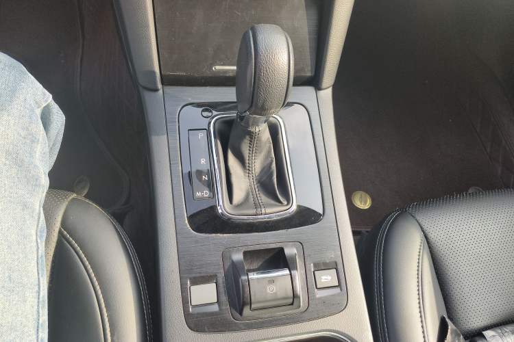Used Subaru Legacy 2019 2.5i All-Wheel Drive Fashion Edition Gear Lever