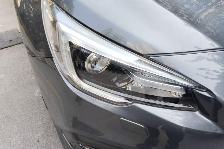Used Subaru Legacy 2019 2.5i All-Wheel-Drive Prestige Edition with EyeSight Right Front Headlight