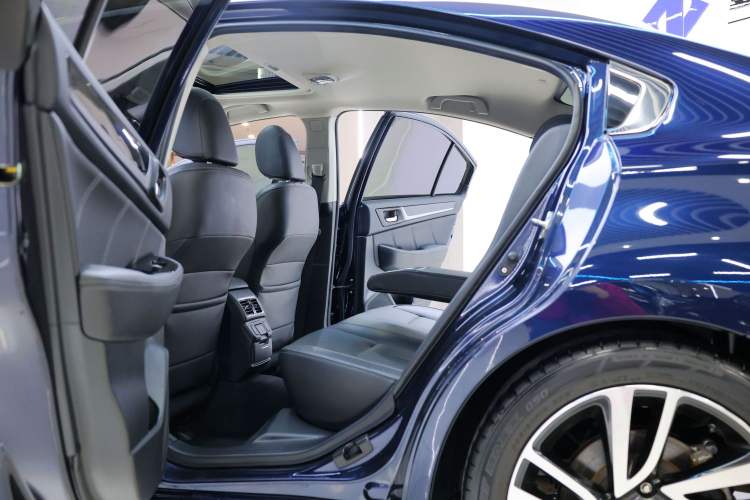 Used Subaru Legacy 2020 Revised Version 2.5i All-Wheel-Drive Glory Edition with EyeSight Interior 14