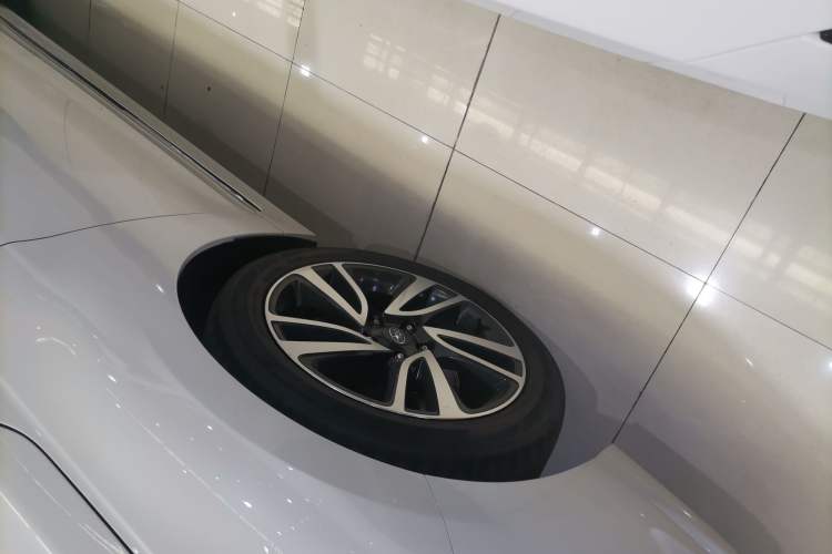 Used Subaru Legacy 2020 2.5i All-Wheel-Drive Prestige Edition EyeSight Left Front Wheel Hub