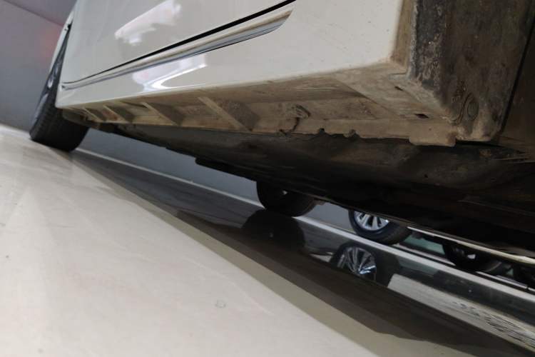 Used Subaru Legacy 2020 Revised Version 2.5i All-Wheel-Drive Glory Edition with EyeSight Right Side Sill