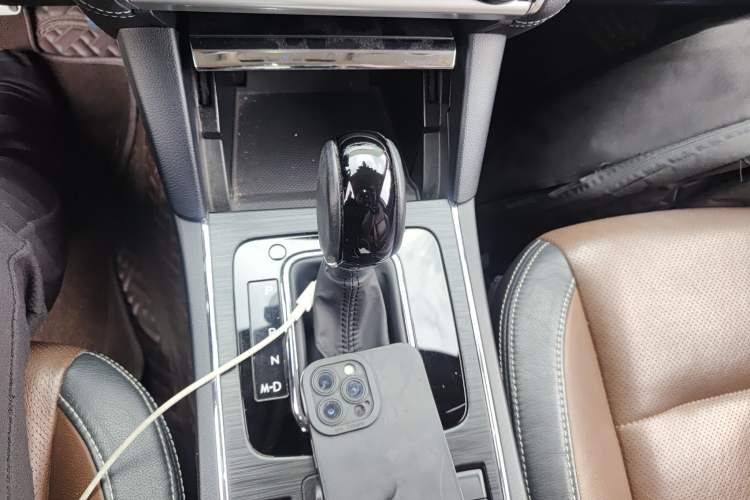 Used Subaru Outback 2019 2.5i Sport Navigation Edition with EyeSight Gear Lever
