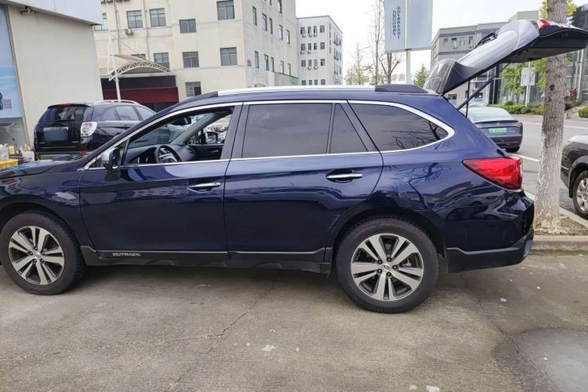 Used Subaru Outback 2019 2.5i Sport Navigation Edition with EyeSight Left Side