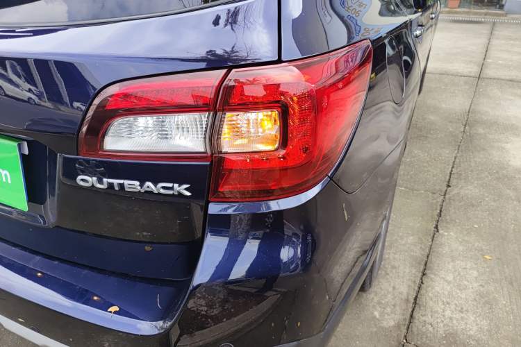 Used Subaru Outback 2019 2.5i Sport Navigation Edition with EyeSight Right Rear Taillight