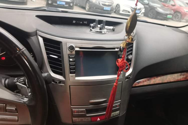 Used Subaru Outback 2010 2.5i Luxury Edition Audio And AC Panel