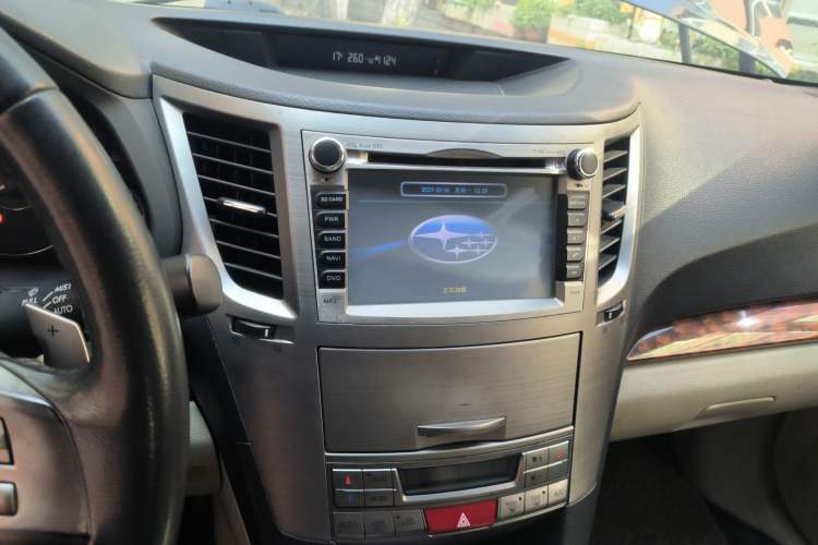 Used Subaru Outback 2010 2.5i Luxury Edition Audio And AC Panel