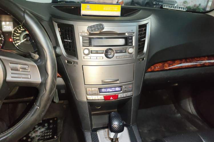 Used Subaru Outback 2010 2.5i Luxury Edition Audio And AC Panel