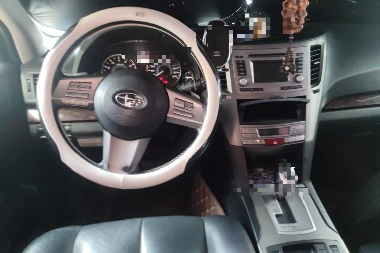 Used Subaru Outback 2010 2.5i Luxury Edition Center Console