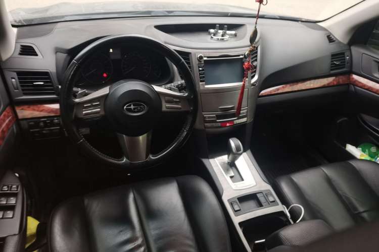 Used Subaru Outback 2010 2.5i Luxury Edition Center Console