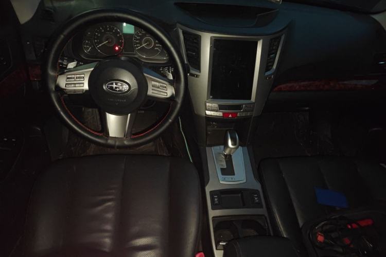 Used Subaru Outback 2010 2.5i Luxury Edition Center Console
