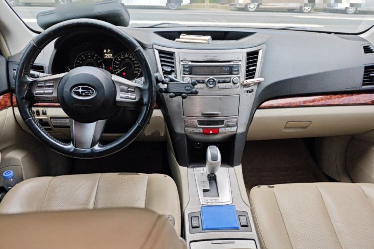 Used Subaru Outback 2010 2.5i Luxury Edition Center Console