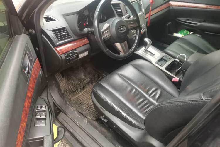 Used Subaru Outback 2010 2.5i Luxury Edition Driver Seat