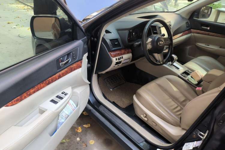 Used Subaru Outback 2010 2.5i Luxury Edition Driver Seat