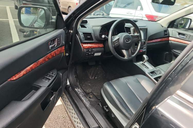 Used Subaru Outback 2010 2.5i Luxury Edition Driver Seat