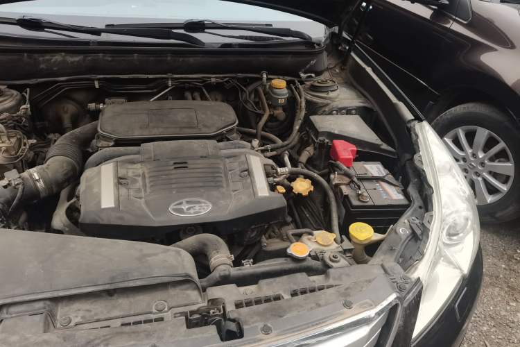 Used Subaru Outback 2010 2.5i Luxury Edition Engine Bay Left