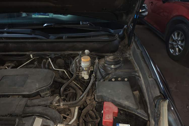 Used Subaru Outback 2010 2.5i Luxury Edition Engine Bay Left