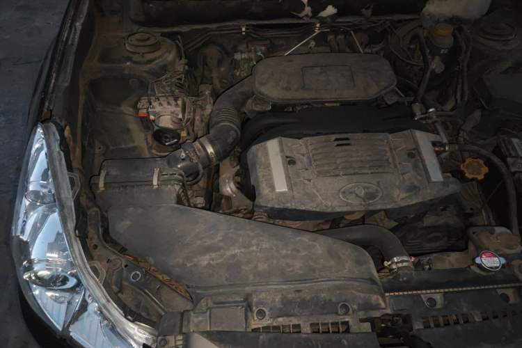 Used Subaru Outback 2010 2.5i Luxury Edition Engine Bay Right