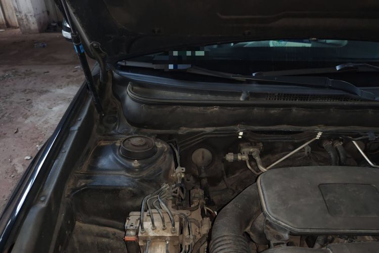 Used Subaru Outback 2010 2.5i Luxury Edition Engine Bay Right
