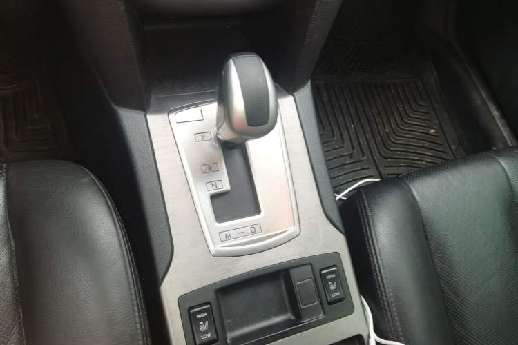 Used Subaru Outback 2010 2.5i Luxury Edition Gear Lever
