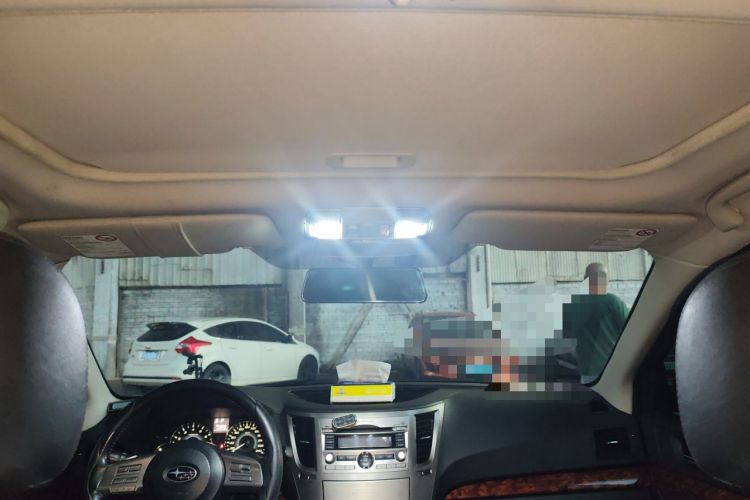 Used Subaru Outback 2010 2.5i Luxury Edition Headliner