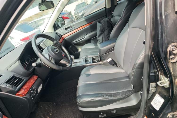 Used Subaru Outback 2010 2.5i Luxury Edition Left Front Seat