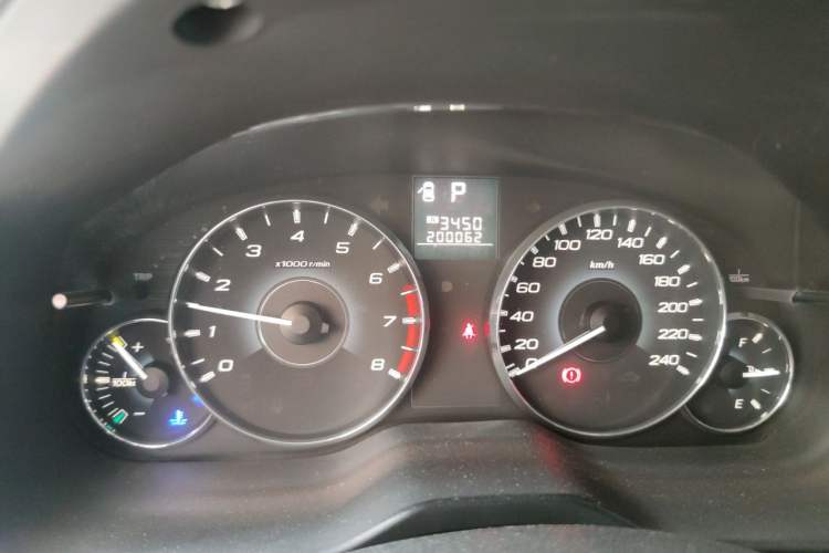 Used Subaru Outback 2010 2.5i Luxury Edition Odometer Close Up