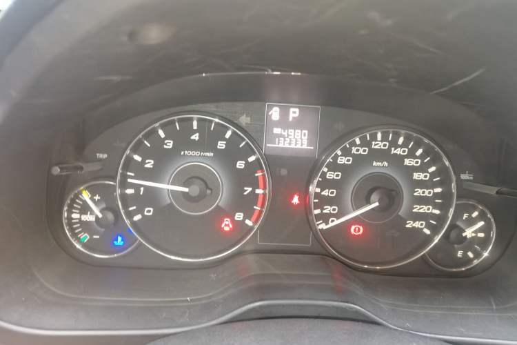 Used Subaru Outback 2010 2.5i Luxury Edition Odometer Close Up