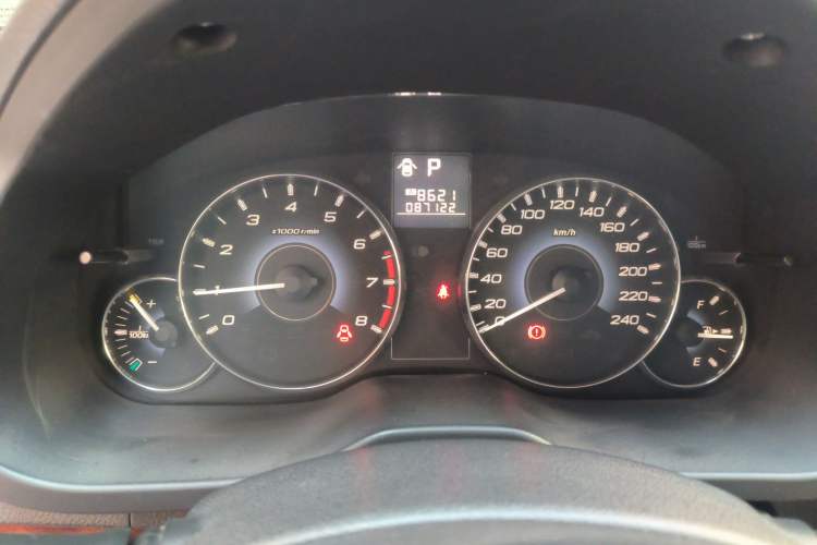 Used Subaru Outback 2010 2.5i Luxury Edition Odometer Close Up