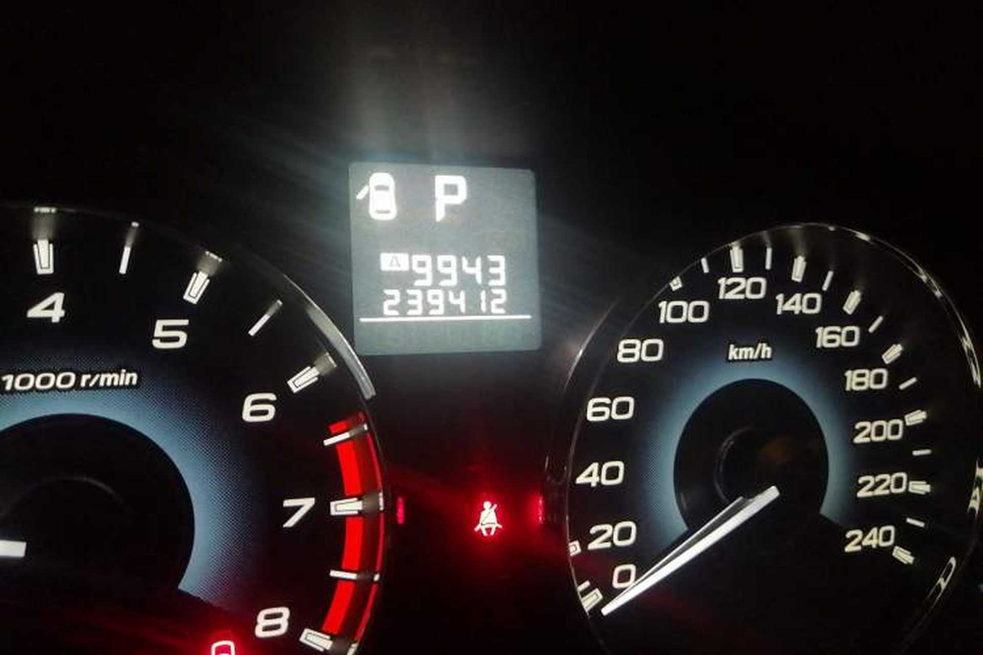 Used Subaru Outback 2010 2.5i Luxury Edition Odometer Close Up