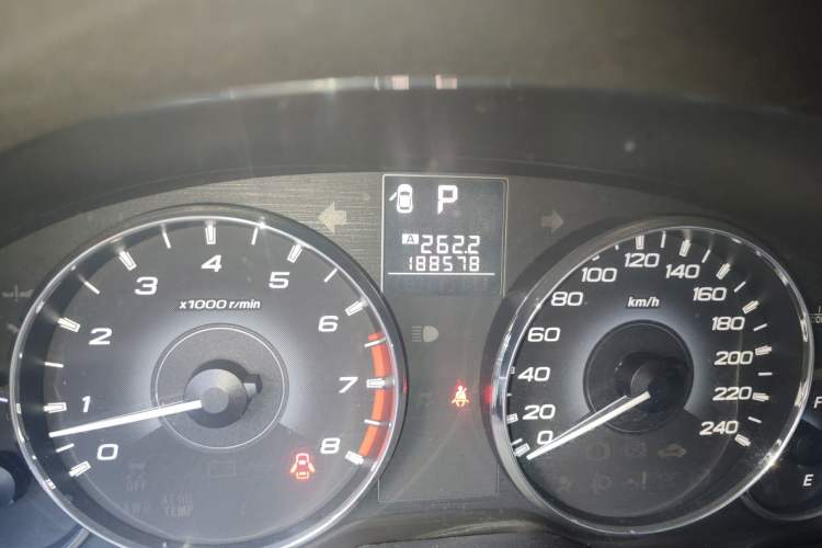 Used Subaru Outback 2010 2.5i Luxury Edition Odometer Close Up