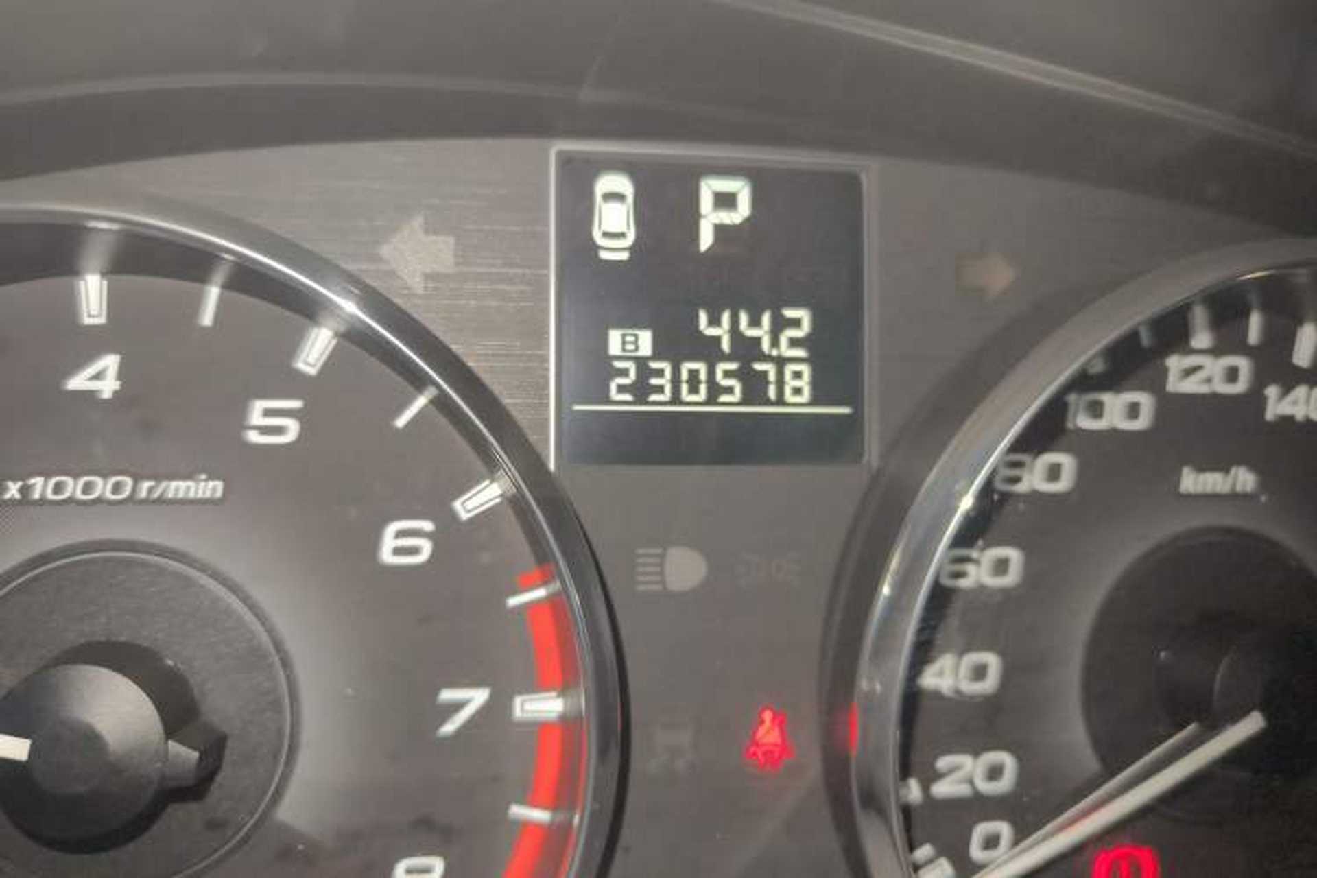 Used Subaru Outback 2010 2.5i Luxury Edition Odometer Close Up