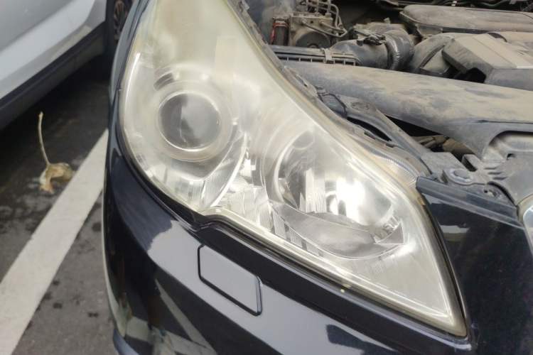 Used Subaru Outback 2010 2.5i Luxury Edition Right Front Headlight