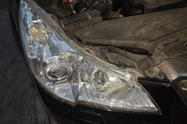 Used Subaru Outback 2010 2.5i Luxury Edition Right Front Headlight