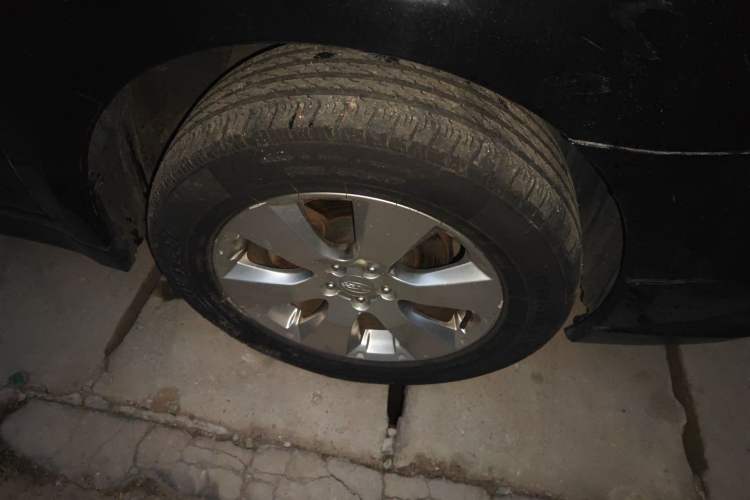 Used Subaru Outback 2010 2.5i Luxury Edition Right Front Wheel Hub