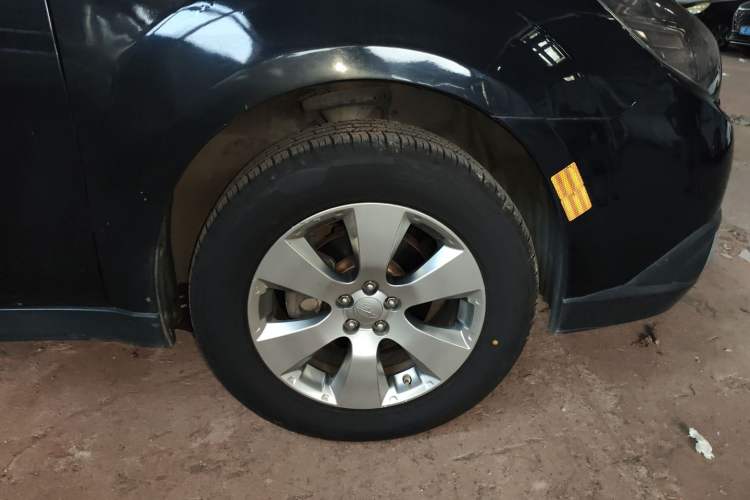 Used Subaru Outback 2010 2.5i Luxury Edition Right Front Wheel Hub