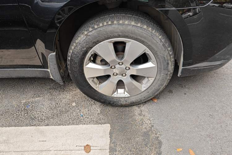 Used Subaru Outback 2010 2.5i Luxury Edition Right Front Wheel Hub