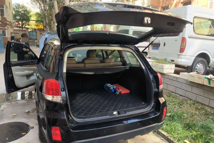 Used Subaru Outback 2010 2.5i Luxury Edition Trunk