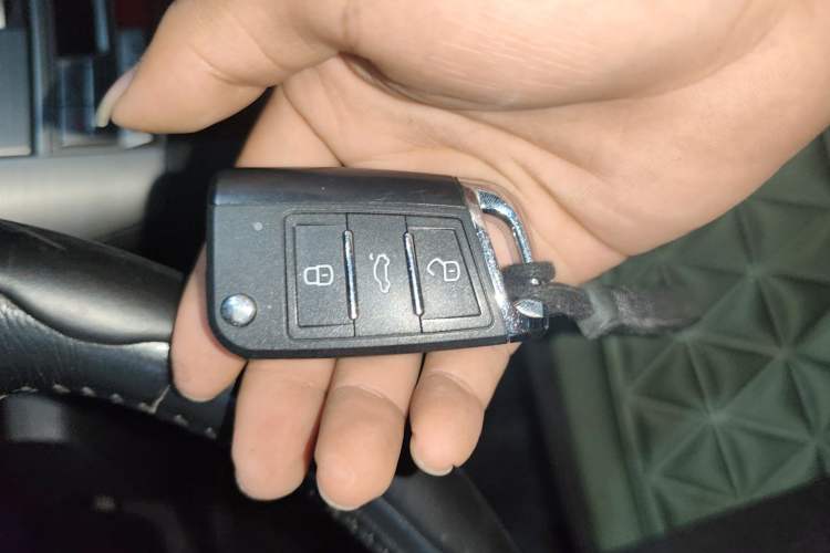 Used Subaru Outback 2010 2.5i Luxury Edition Vehicle Key