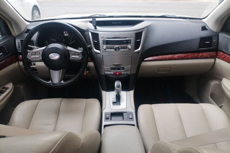 Used Subaru Outback 2010 2.5i Luxury Edition Center Console