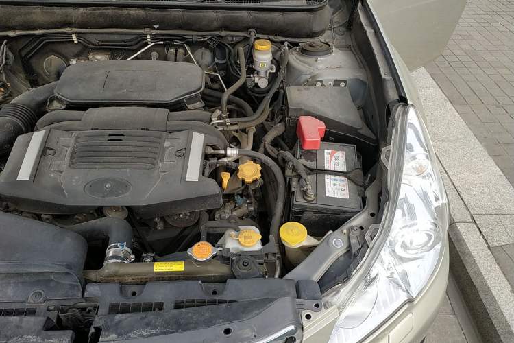 Used Subaru Outback 2010 2.5i Luxury Edition Engine Bay Left