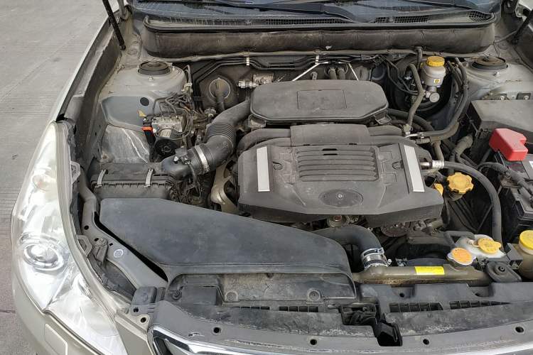 Used Subaru Outback 2010 2.5i Luxury Edition Engine Bay Right