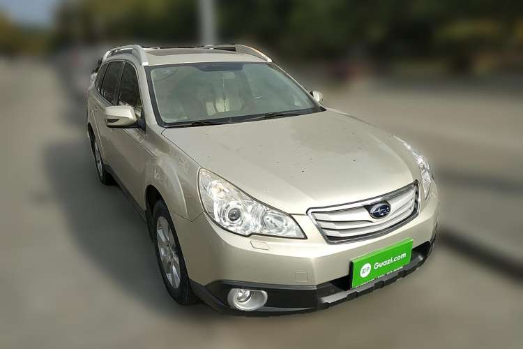 Used Subaru Outback 2010 2.5i Luxury Edition Front Right 45 Deg