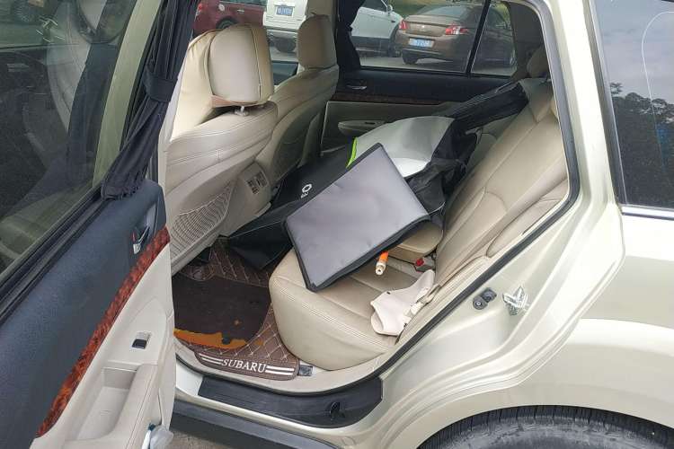 Used Subaru Outback 2010 2.5i Luxury Edition Left Rear Seat