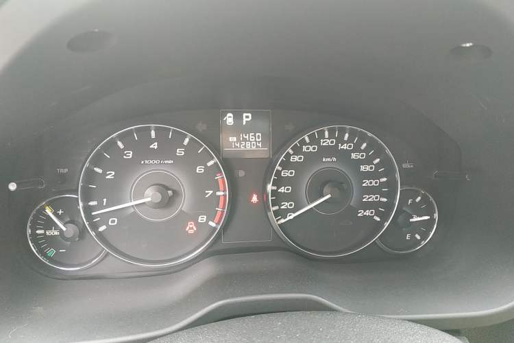 Used Subaru Outback 2010 2.5i Luxury Edition Odometer Close Up