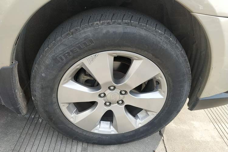 Used Subaru Outback 2010 2.5i Luxury Edition Right Front Wheel Hub