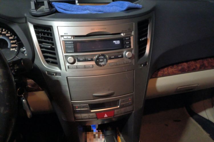 Used Subaru Outback 2010 2.5i Luxury Edition Audio And AC Panel