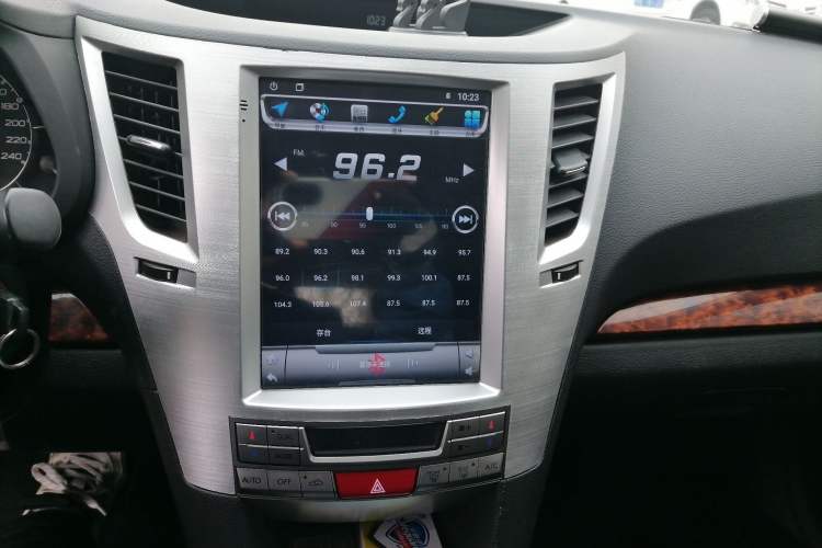 Used Subaru Outback 2010 2.5i Luxury Edition Audio And AC Panel