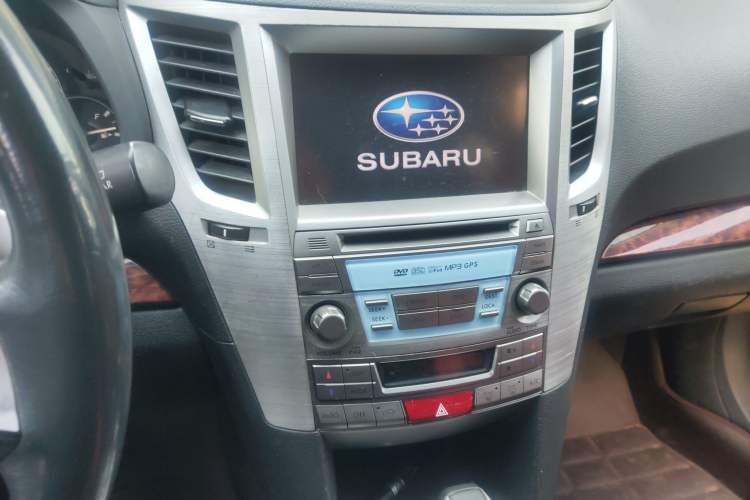 Used Subaru Outback 2010 2.5i Luxury Edition Audio And AC Panel
