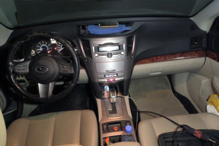Used Subaru Outback 2010 2.5i Luxury Edition Center Console